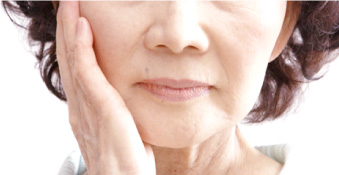 フェザーリフトは首周りのたるみにも有効ですか？